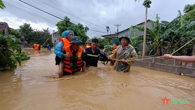 Gallery - 	Quân khu 1: Giúp dân khắc phục bão số 3